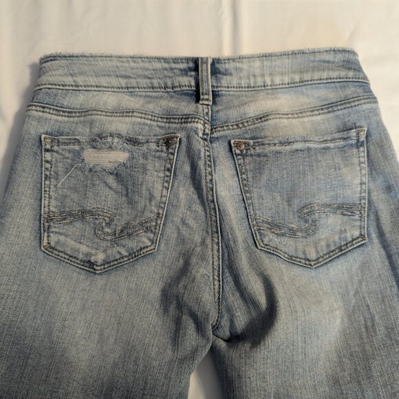 Silver Aiko Slim Crop Light Wash Size W26/L25 Distressed Jeans Color: Indigo - Picture 3 of 13